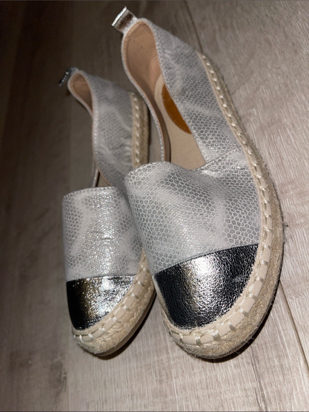 Slip-On Espadrille Flats with Metallic Silver/Snake Size 6- never worn! - Picture 2 of 5